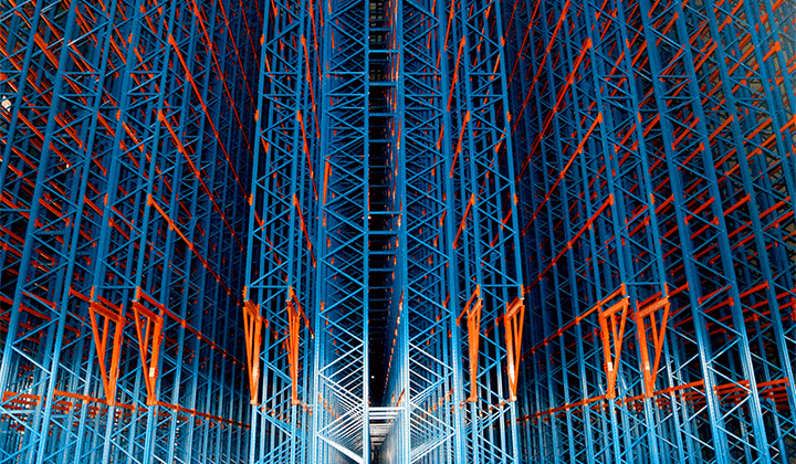 High-density automated pallet racking in a warehouse
