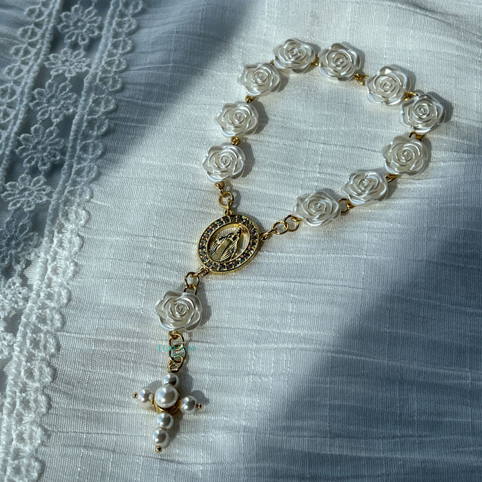 One-decade rosary with pearl flower beads designed for Catholic prayer