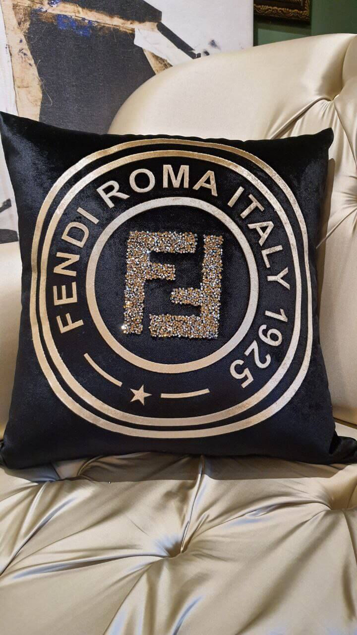 Küçük resim: Siyah İpek Kadife Üzeri Kadife Ve Swarowski Taşlı Yastık