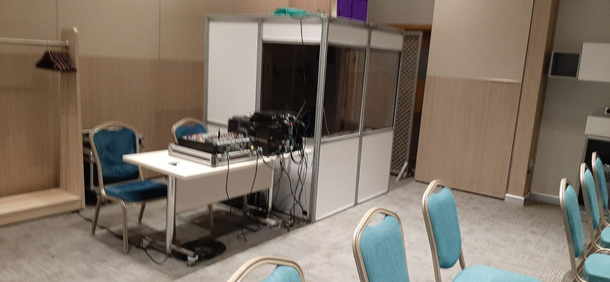 Simultane ses sistemi kabini