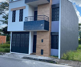 En Venta 2 Casas en Acacías  en la misma  urbanización Ubicada en la zona residencial más tranquila de Acacías, pisos cuenta con balcón, patio, garaje, cocina tipo isla, tanque elevado, tanque subterráneo, cuenta con excelente vista
Se recibe terreno urbano, vehiculó como parte de pago.