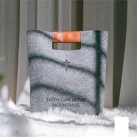 Thumbnail: 十字架镂空毛毡手提包 Faith Can Move Mountains Christian Felt Tote Bag