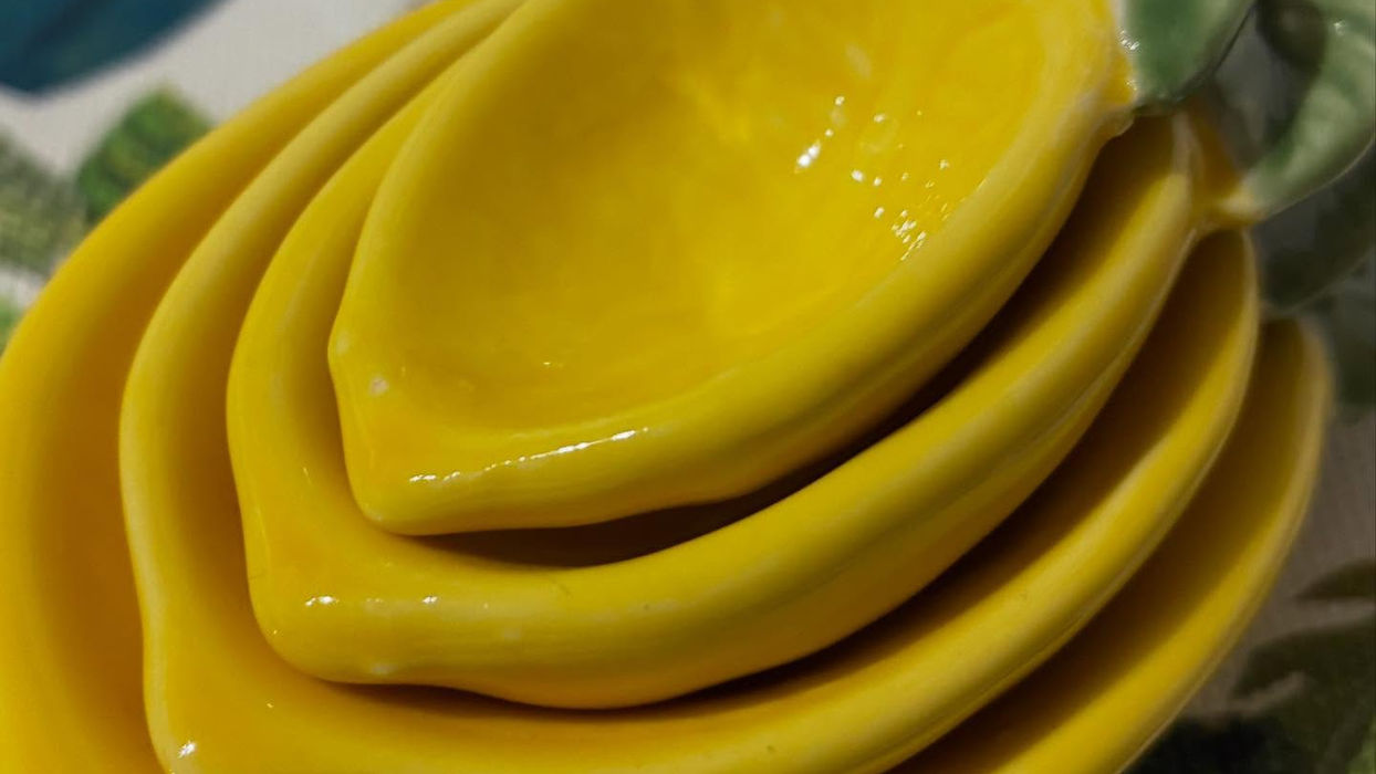 set of four nesting ceramic dishes in the same and colour of lemons