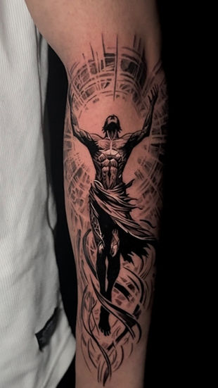 Ankara'da Ink Story Tattoo tarafından yapılan siyah gri realistik kol dövmesi.