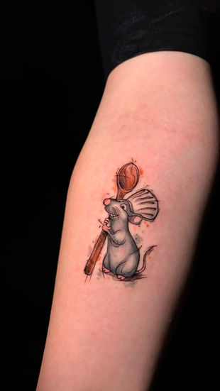 Ankara'da Ink Story Tattoo tarafından yapılan Remy (Ratatouille) dövmesi.