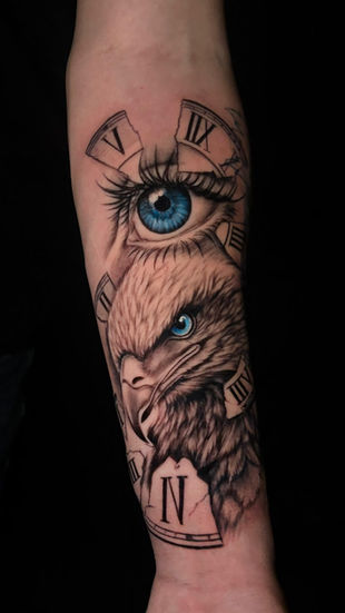 Ankara'da Ink Story Tattoo tarafından yapılan siyah gri realistik kol dövmesi.