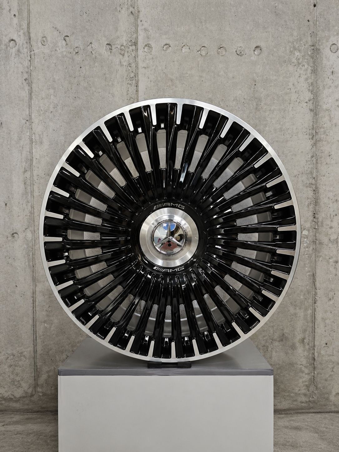 Mercedes EQS