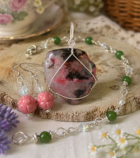 Handcrafted sterling silver healing crystal bracelets, pendants and earrings from Wicked stones