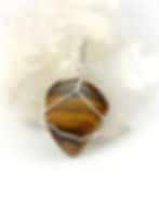 Tigers eye healing gemstone jewelry in Canada for strength to make life changes.  Battle crystal for confrontations