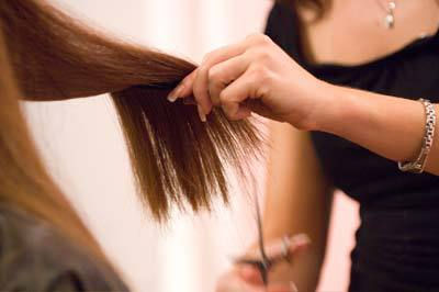 Sabías que tu cabello necesita podarse mensualmente o mínimo 3 veces para estar saludable y brillant