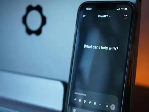 ChatGPT Voice puede hacer cosas por ti mientras te desplazas