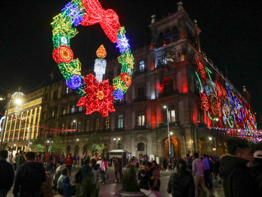 Verbena Navideña y alumbrado decorativo en el Zócalo