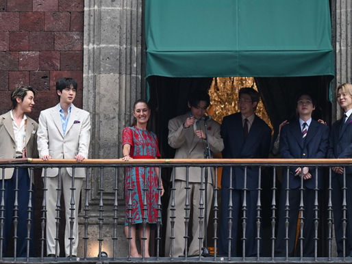 Solo 4 minutos 33 segundos de saludo y 50 mil personas las que fueron al zócalo para saludar a BTS
