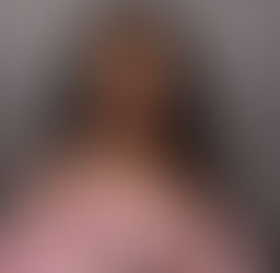 Acusada de intento de asesinato de Rihanna y de agredir a su familia, se declara inocente 