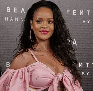 Acusada de intento de asesinato de Rihanna y de agredir a su familia, se declara inocente 