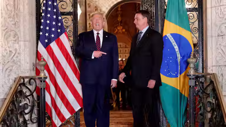 Chantajea Trump a Brasil por juicio a Bolsonaro: sanciones a magistrado y aumento de aranceles 