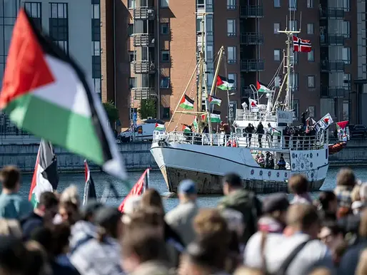 Denuncian activistas de embarcación hunanitaria violencia física y verbal israeli