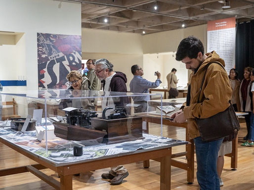Visita la exposición “Entre leer y oír. Un acercamiento sonoro al patrimonio”