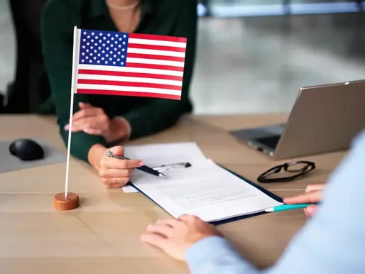 Suspende un juez, ley que limita visa a estudiantes y periodistas en Estados Unidos