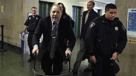 Ya delibera jurado de nuevo juicio a Harvey Weinstein
