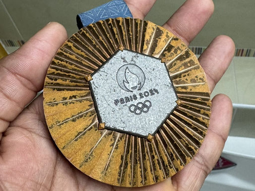 Pobre calidad de medallas de París 2024: atletas piden reemplazarlas por deterioro