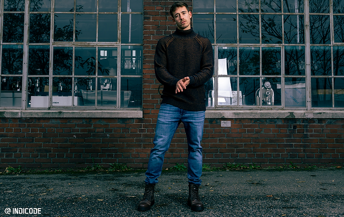 Model with INDICODE sweater and jeans