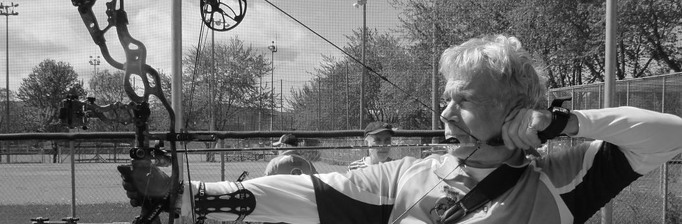Président du club de tir Nord'Arc lors d'une pratique de tir