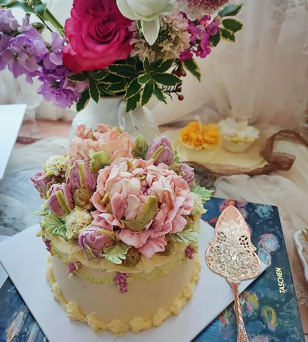 Vintage floral cake
