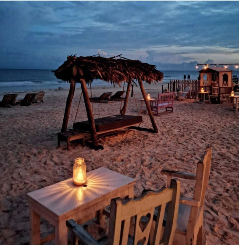 This romantic shot at Open Kitchen restaurant was discovered via Instagram @openkitchentulum, @amandiuxzw