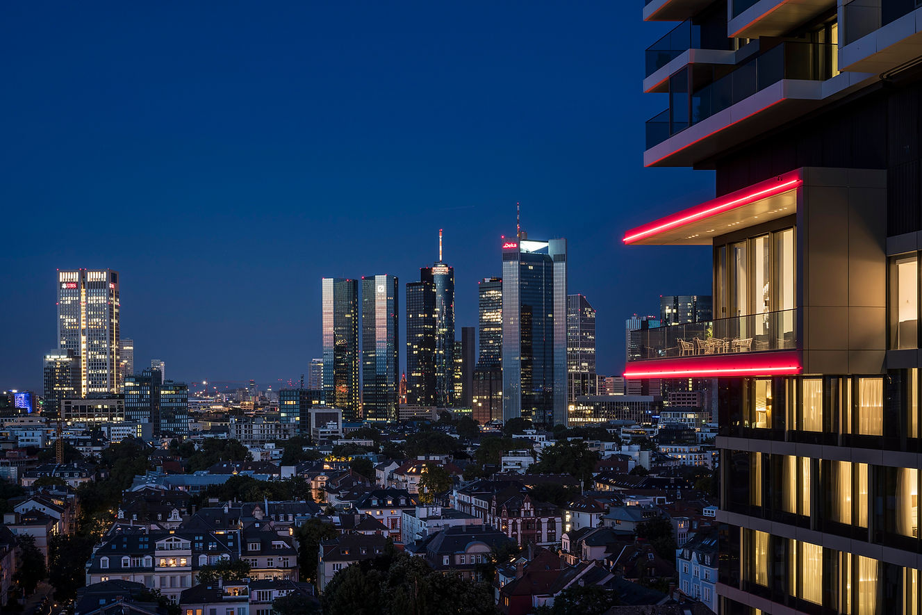 245MeliaFrankfurtCity-Oben Restaurant Terrace.jpg