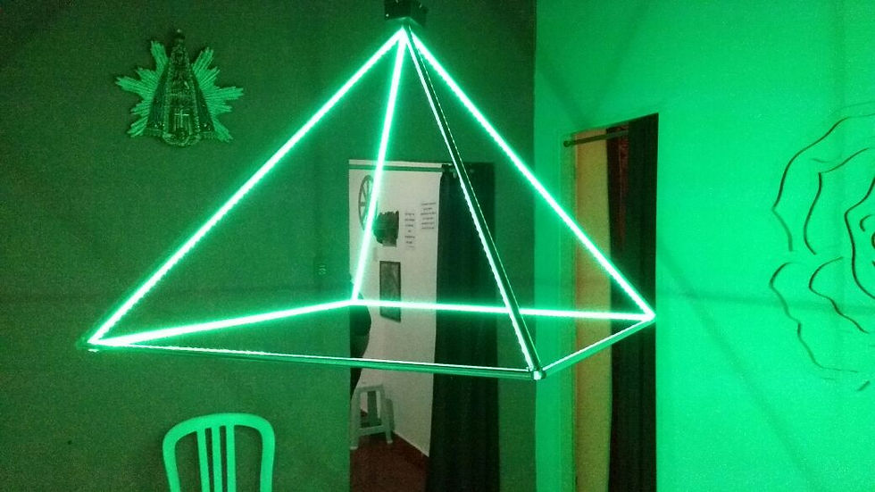 Piramide para cromoterapia