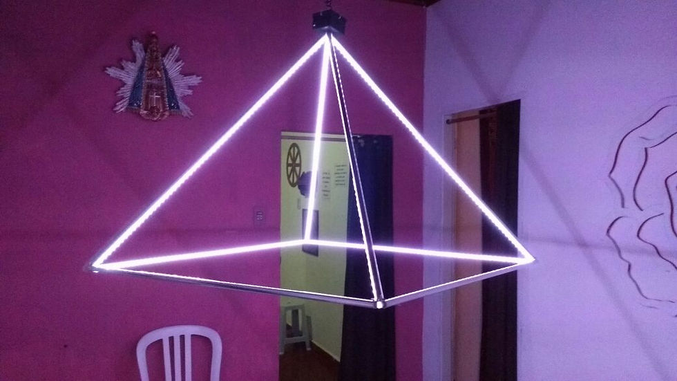 Piramide para cromoterapia