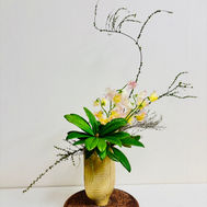 雪柳、スイトピー、枇杷の葉