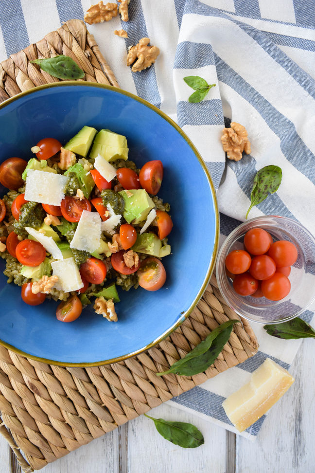 Ensalada de arroz integral al pesto
