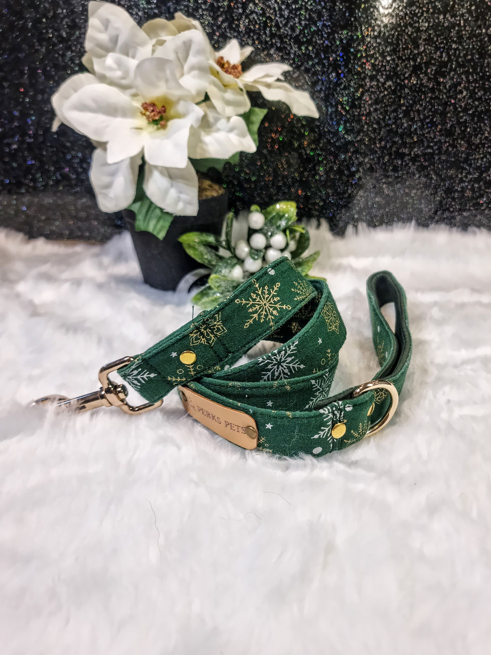 Thumbnail: Silver & Gold Snowflakes on Green Lead