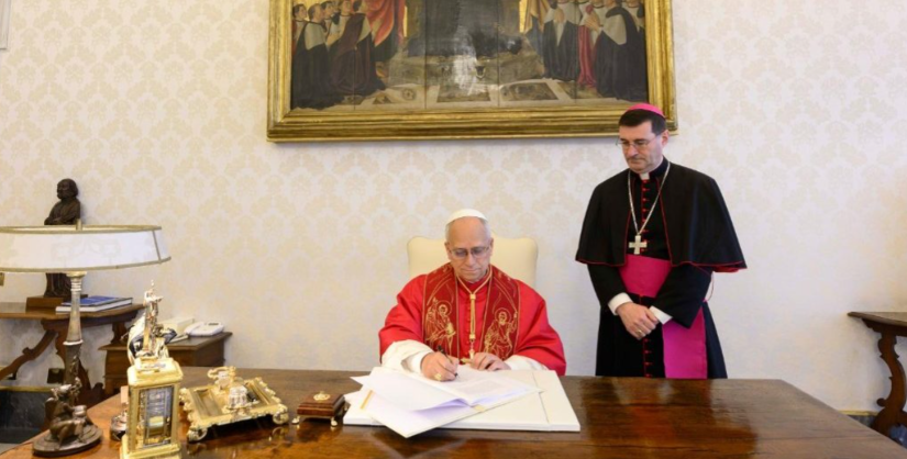Pope Leo XIV signs "Magnifica humanitas"   (@Vatican Media)