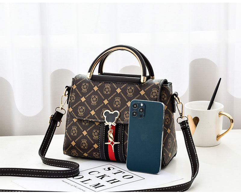 Thumbnail: Bolsa de Ombro Feminina Modavia Um com Monograma de Luxo – Elegante, Estilosa 