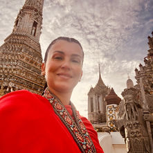 When a Sacred Place Becomes a Photoshoot: Rethinking Tourism at Wat Arun