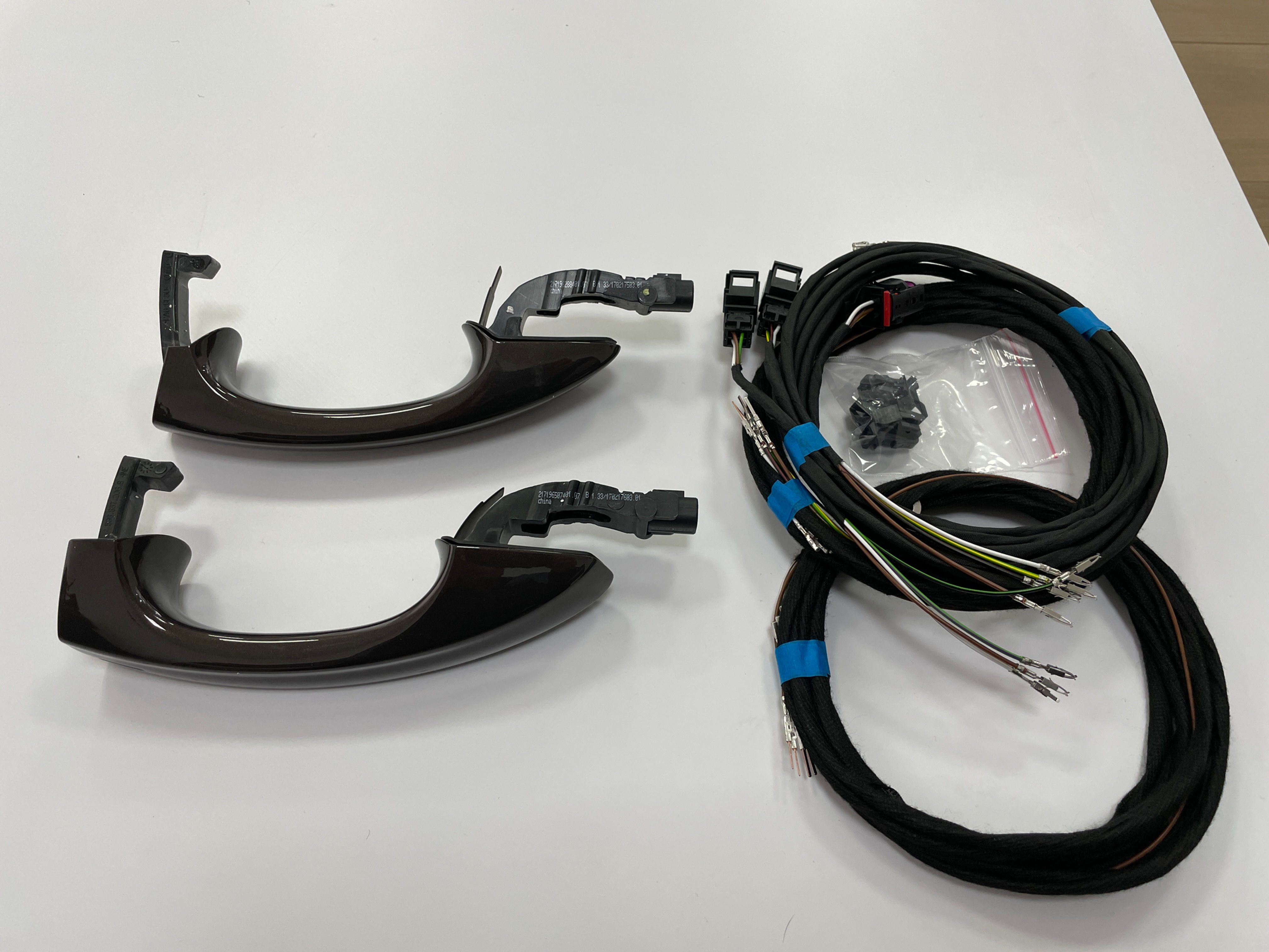 Комплект дооснащения безключевым доступом задних дверей. VW Golf 7/ T -Roc.