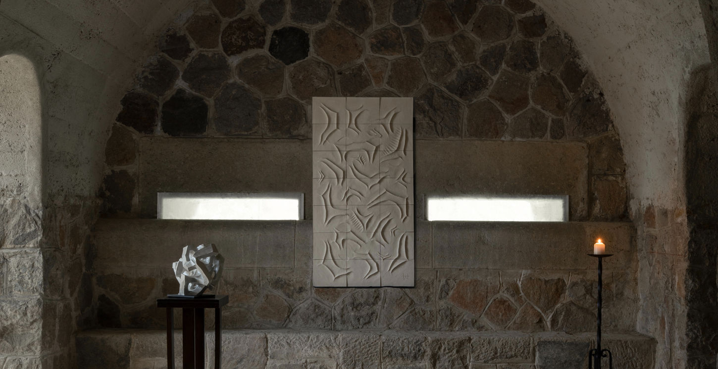 New collection of ceramic collectible design furniture / art furniture and ceramic wall sculptures / bas-reliefs of the designer-artist Franck Scala. Nouvelle Collection de mobilier d'art / mobilier collectible / collectible design et de sculptures murales / bas-reliefs en céramique de l'artiste designer Franck Scala