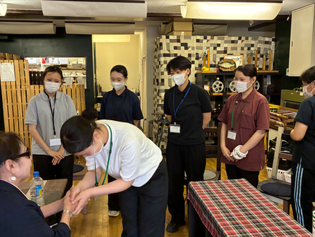全盲の秀さんと大和大学白鳳短大部1年生のみなさんとの交流会&対話会