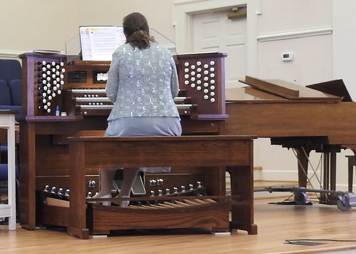 Kelly plays the dedicatory recital
