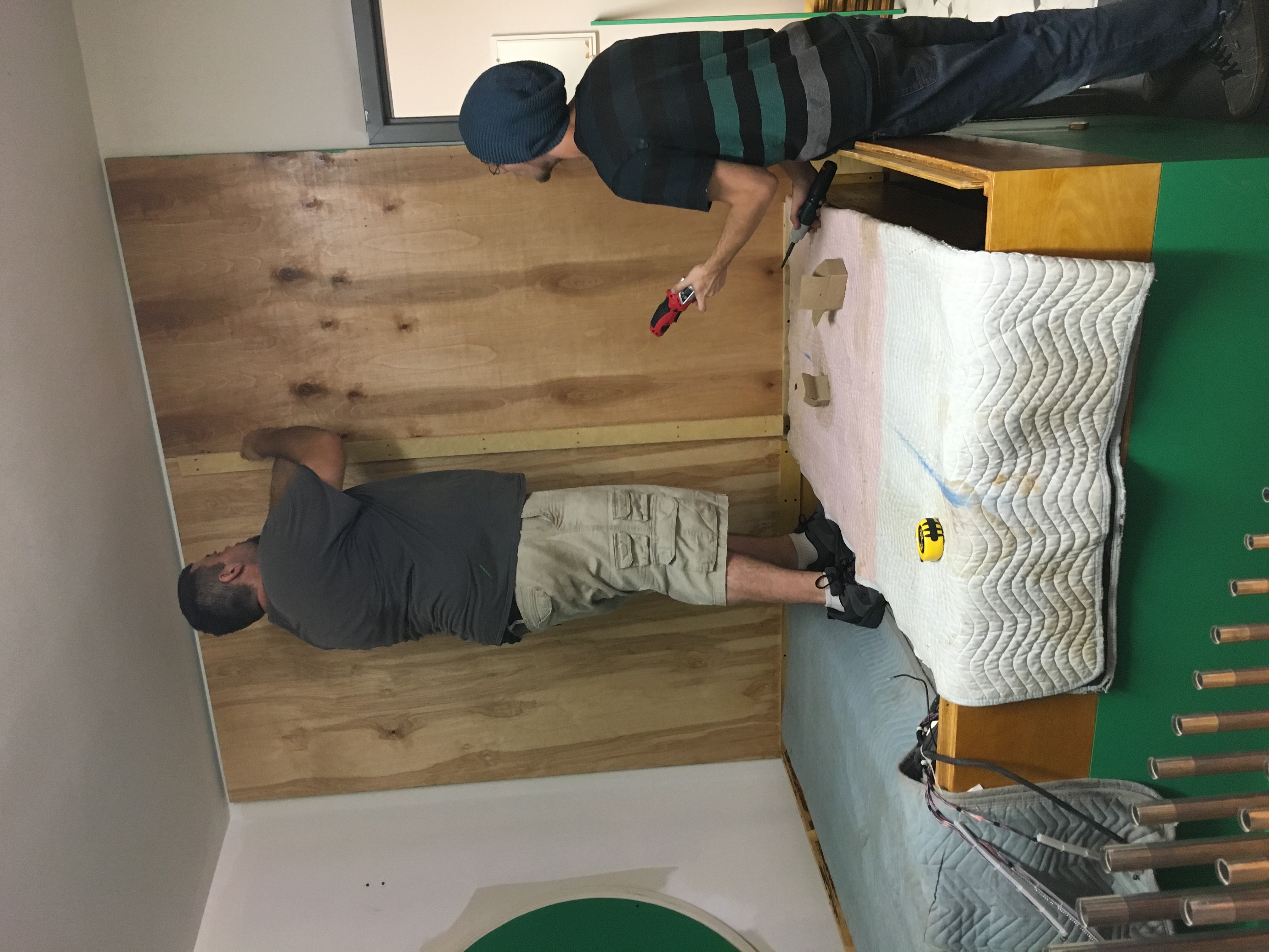 Marvin & Lee assemble Choir box