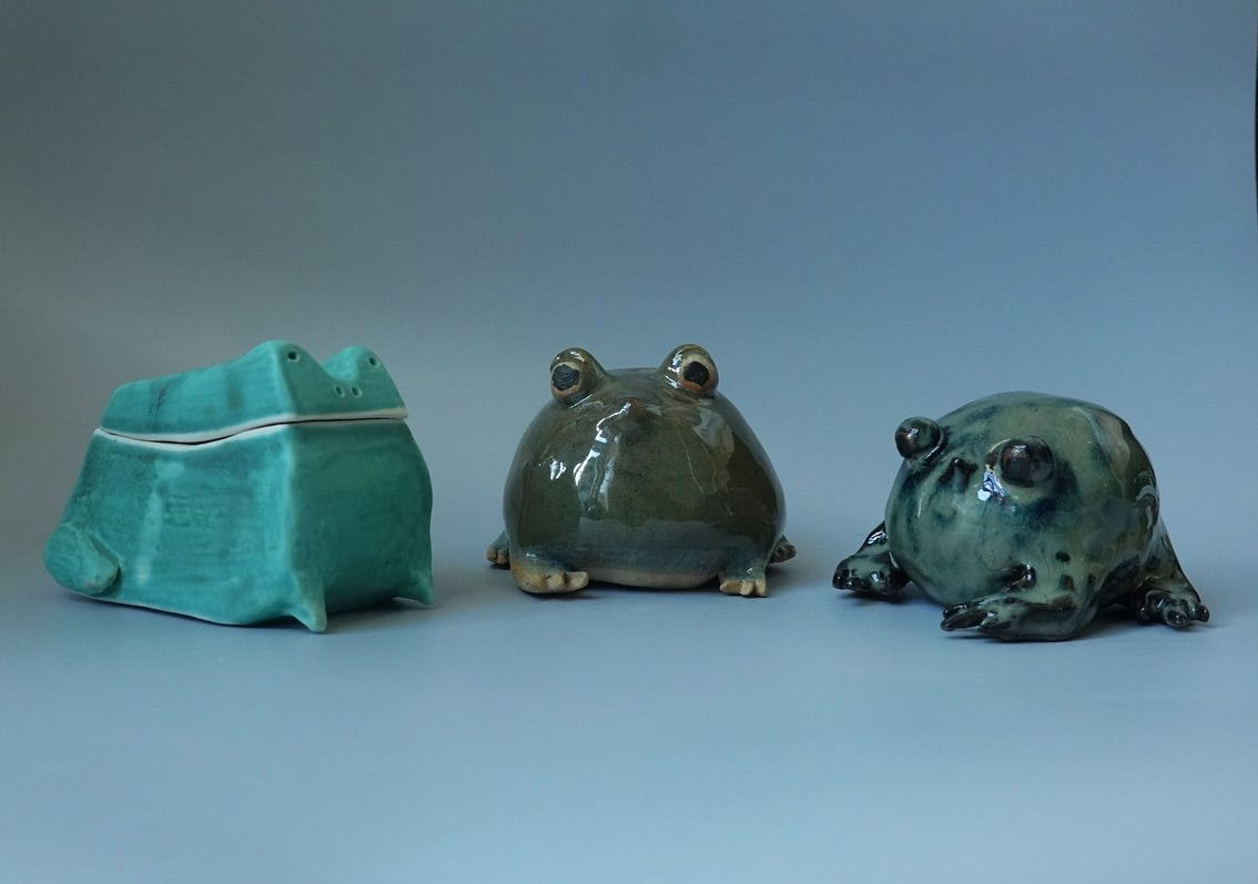 Customizable Frog ceramic sculptures 