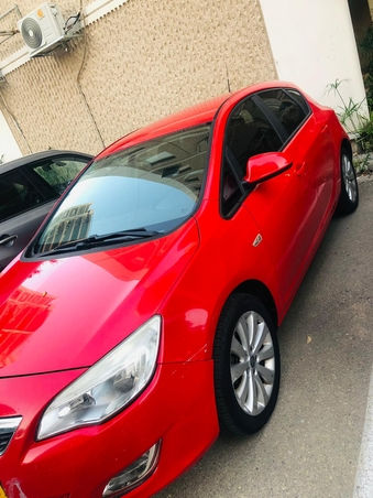 מכונית אדומה