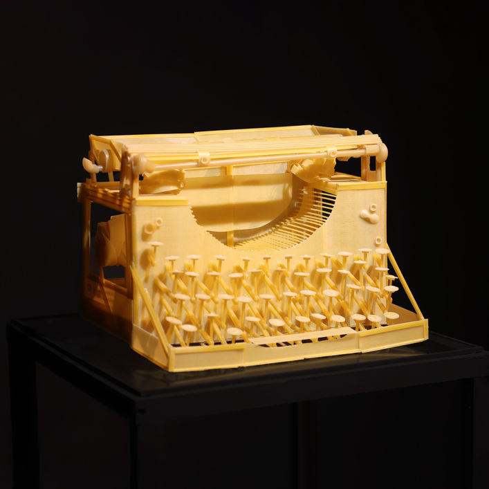 Escultura en pasta realizada por el artista Santiago Rincon, inspirada en la máquina de escribir Underwood, realizada con 23 variedades de pasta