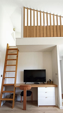 bureau photo_edited.jpg