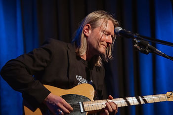 Musiker Christian Haase bei einem Konzert.