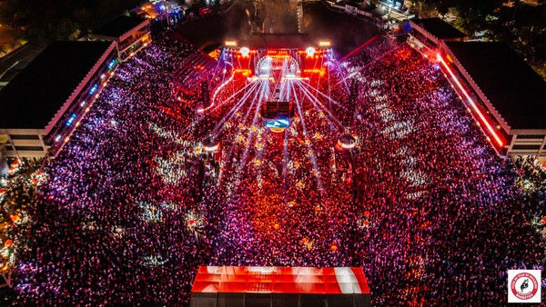 Paixão que arrasta multidões! A força do público sertanejo que lota shows por todo o Brasil. Foto: Alisson Demetrio