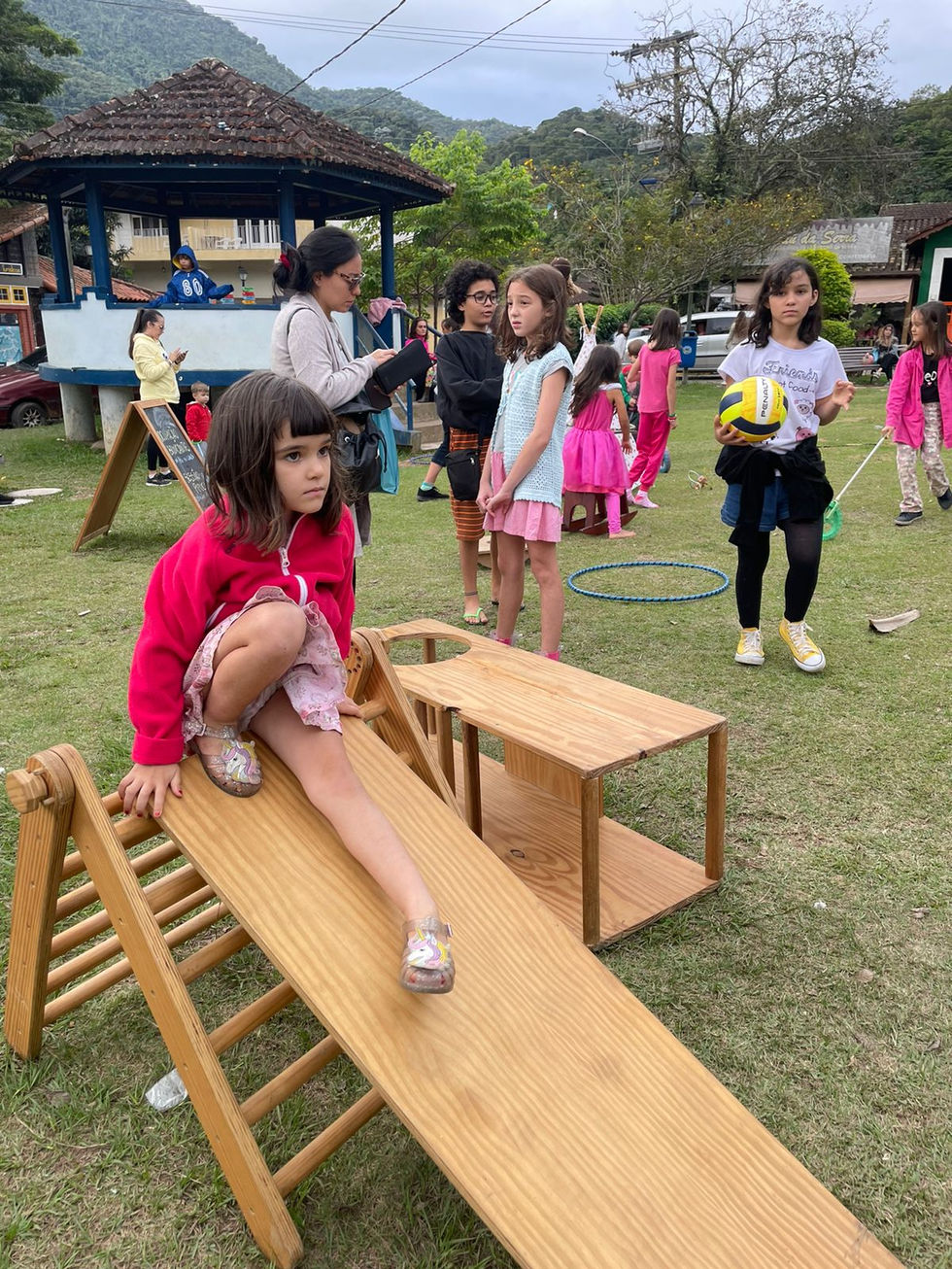 Crianças brincando na Festa das Crianças